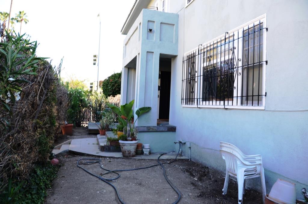 Stoop In W. Hollywood - A Deleted Scene For DVD Extras - Photo By Julius Galacki